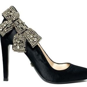 ABS by allen schwartz black pumps